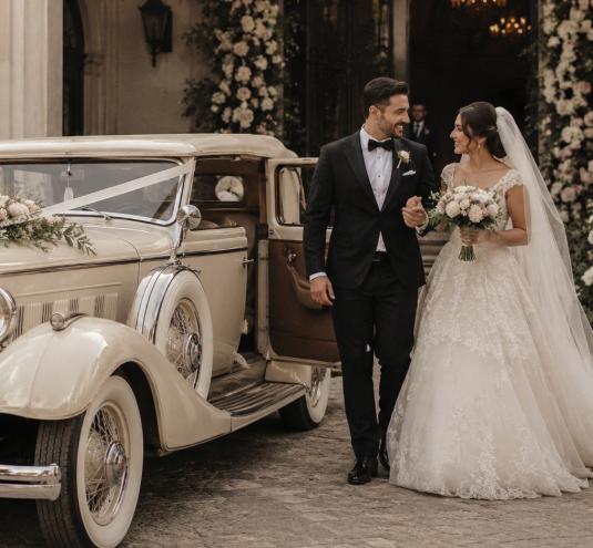 Vintage Car bride and Groom Entry
